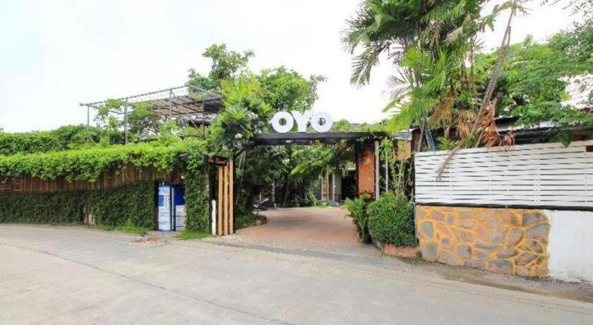 Oyo 271 The Resort Romklao Bangkok Exterior photo