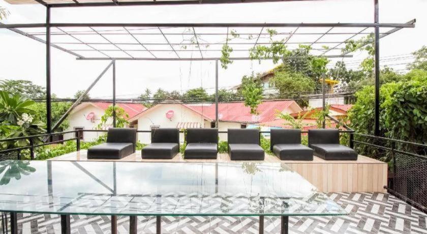 Oyo 271 The Resort Romklao Bangkok Exterior photo