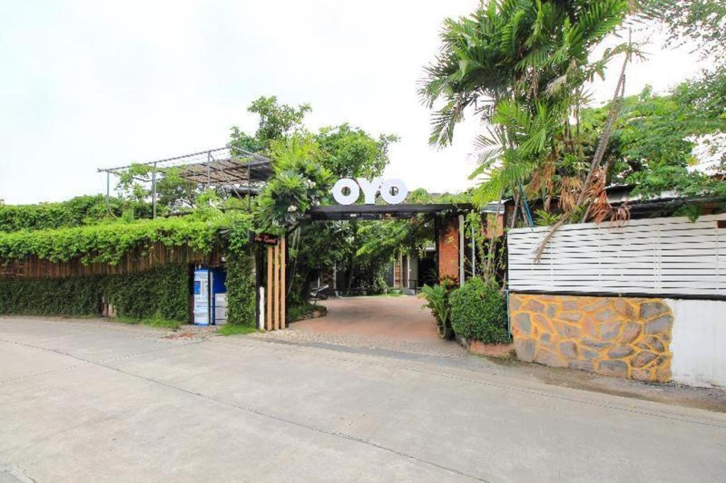 Oyo 271 The Resort Romklao Bangkok Exterior photo