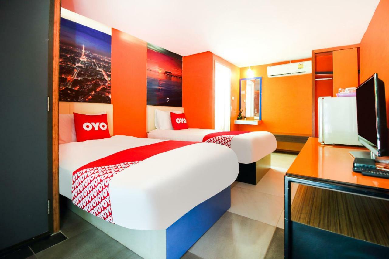 Oyo 271 The Resort Romklao Bangkok Exterior photo