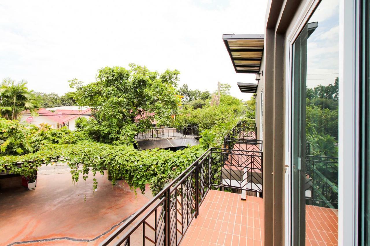 Oyo 271 The Resort Romklao Bangkok Exterior photo