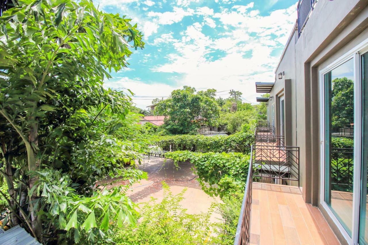 Oyo 271 The Resort Romklao Bangkok Exterior photo