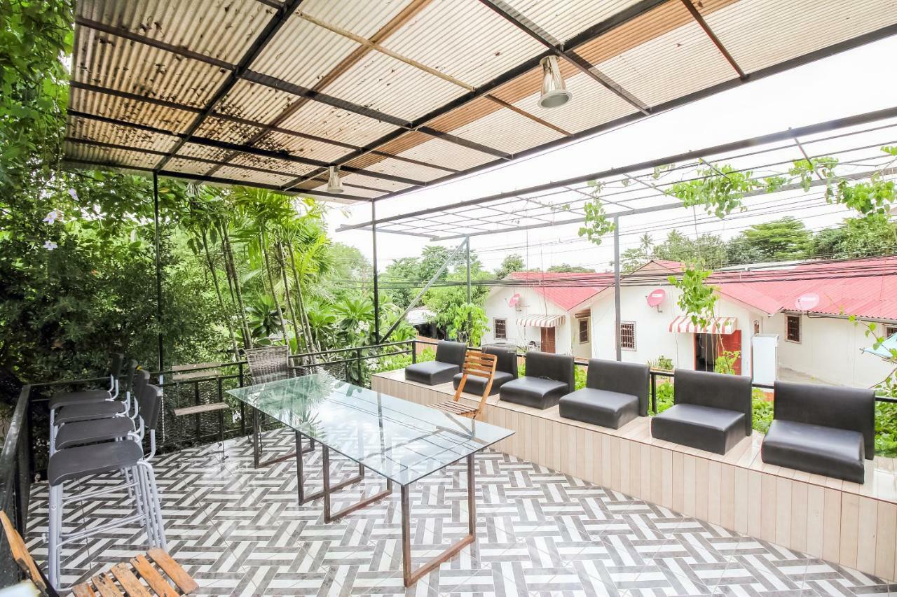 Oyo 271 The Resort Romklao Bangkok Exterior photo